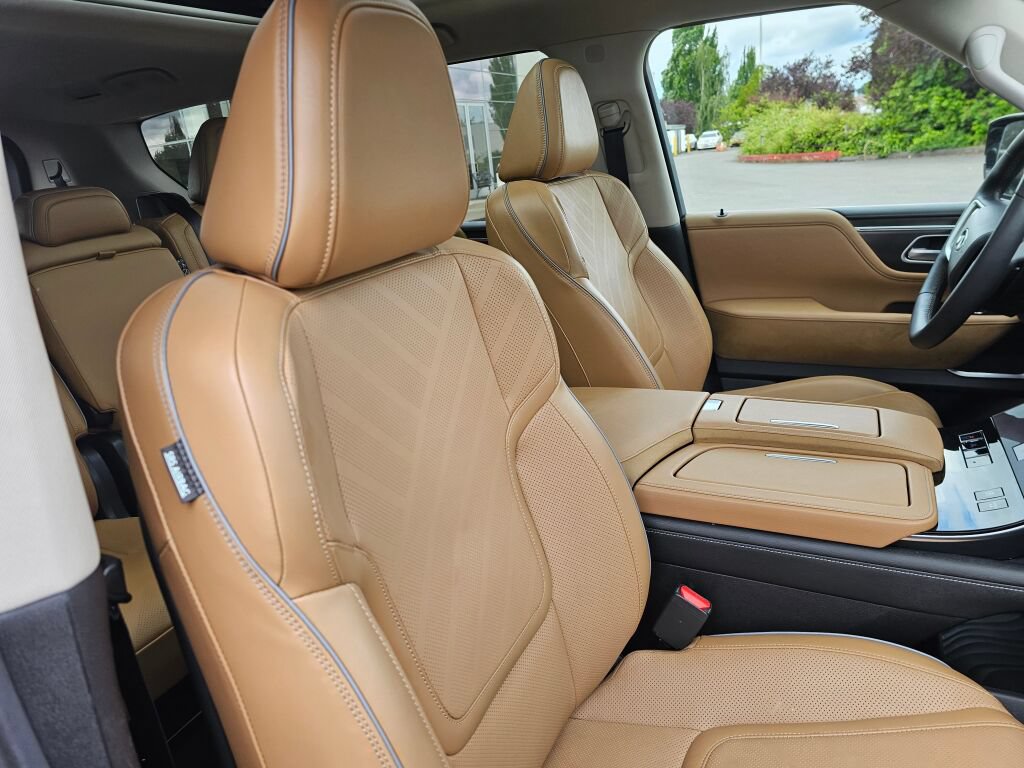 Used 2025 INFINITI QX80 Luxe AWD/4WD image 12
