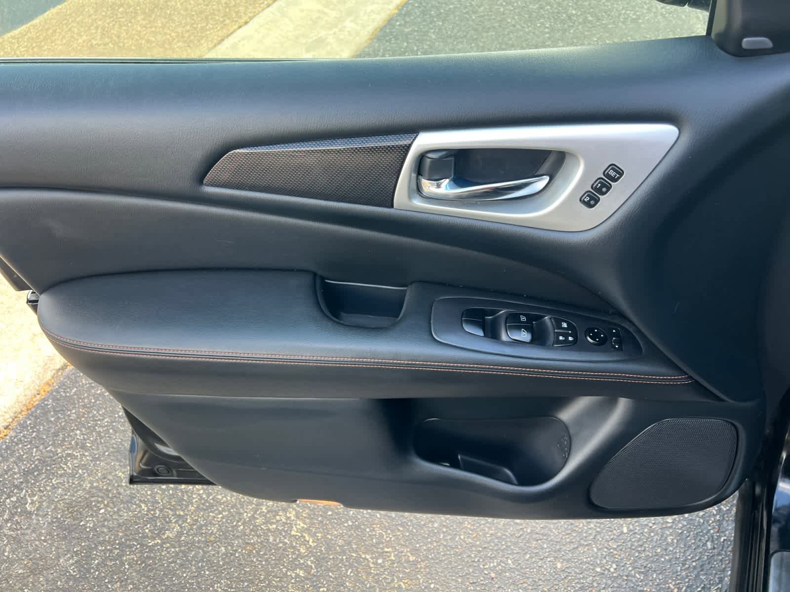 Used 2020 Nissan Pathfinder SL AWD/4WD image 21