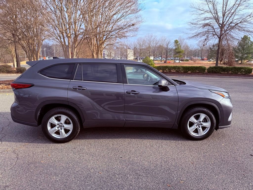 Used 2023 Toyota Highlander LE image 15