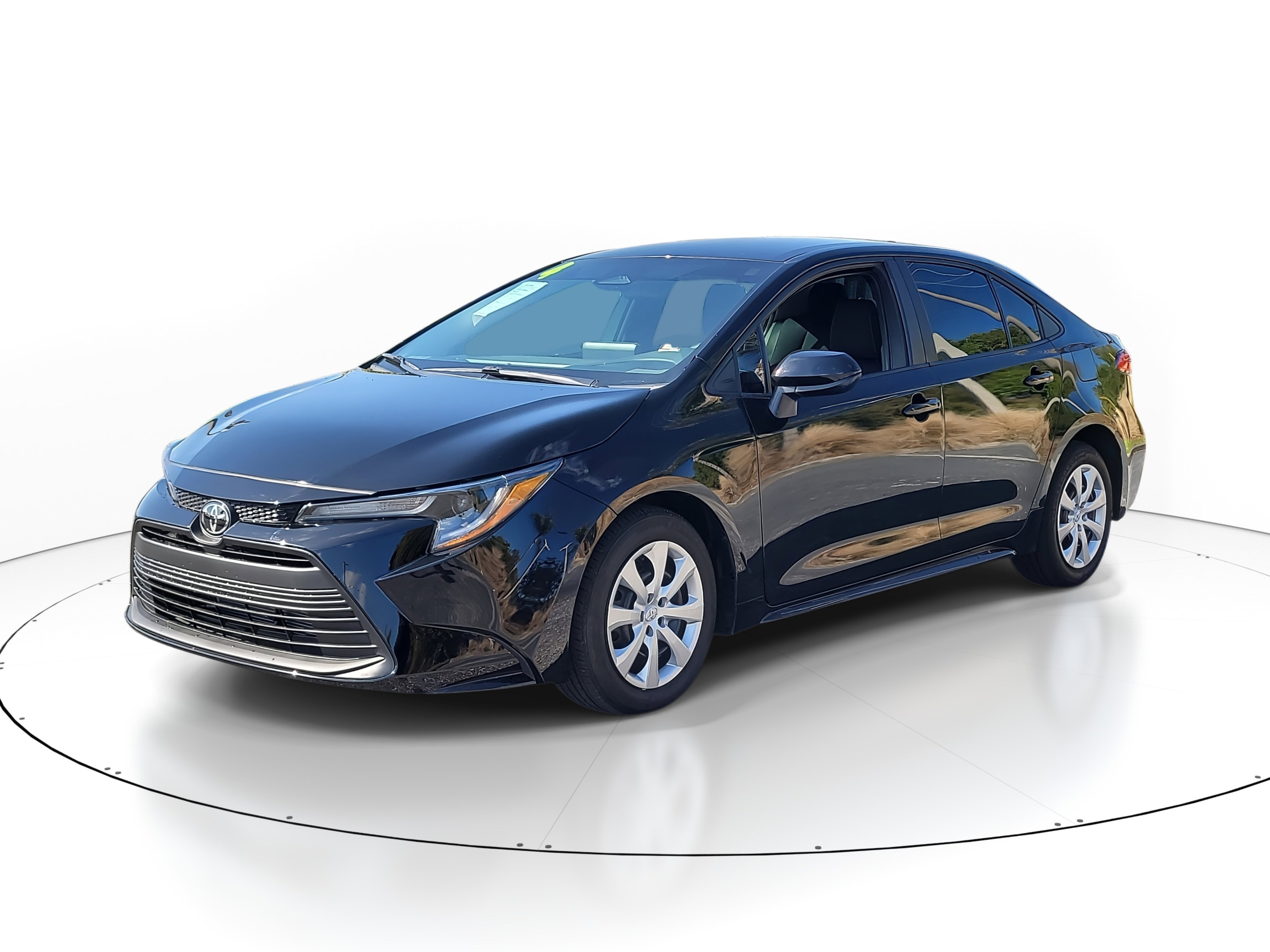 Used 2024 Toyota Corolla LE image 3
