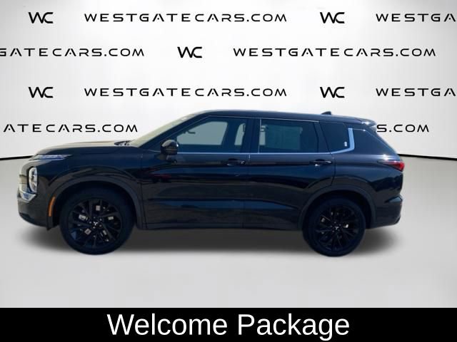Used 2023 Mitsubishi Outlander SE Black Edition FWD image 4