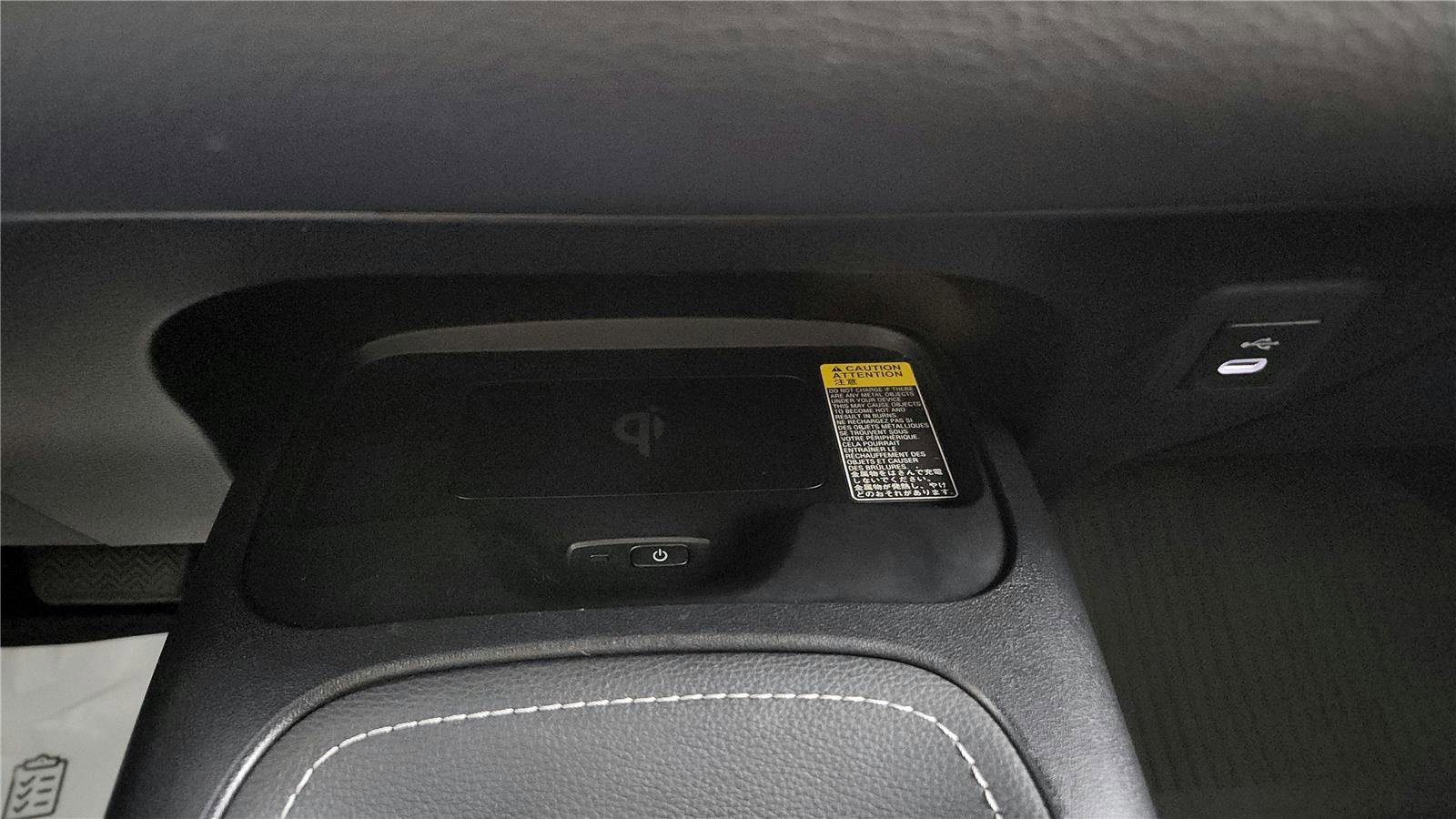 Used 2024 Toyota Corolla SE w/ SE Package image 33