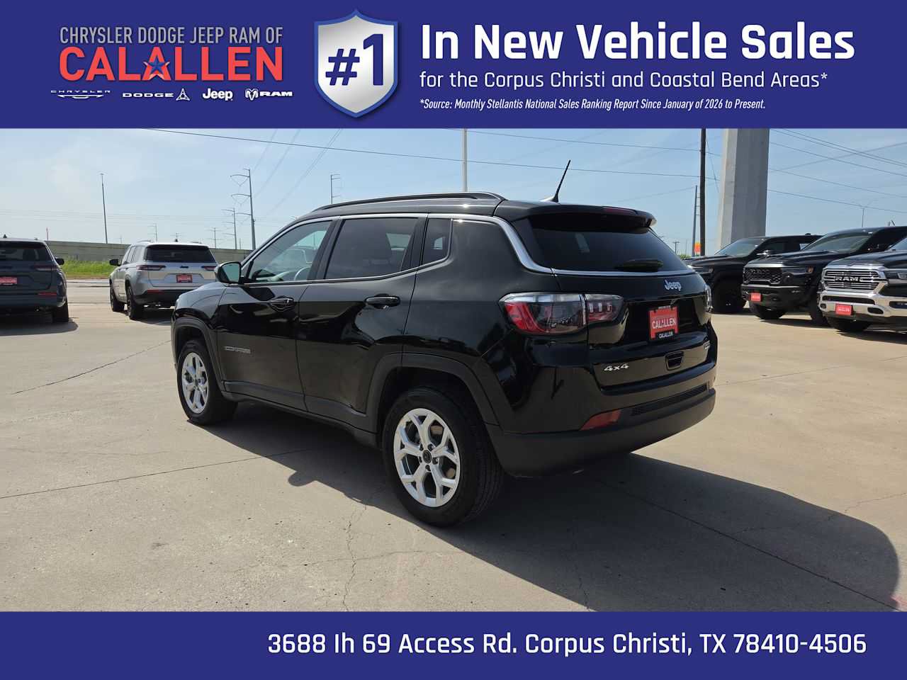Used 2025 Jeep Compass Latitude w/ Sun & Sound Group AWD/4WD image 12