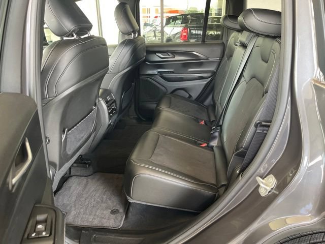 Used 2025 Jeep Grand Cherokee Altitude AWD/4WD image 14