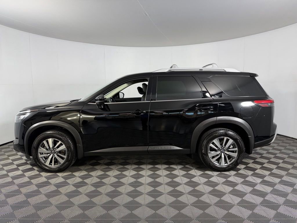 Used 2025 Nissan Pathfinder SL image 9