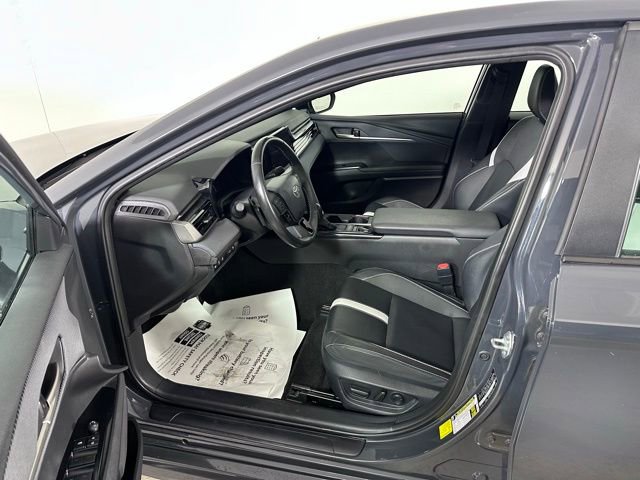 Used 2025 Toyota Camry SE w/ Convenience Package image 19
