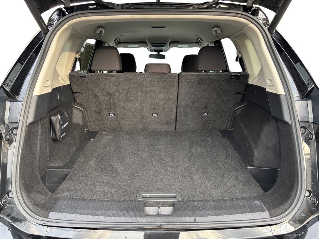 Used 2024 Nissan Rogue SV FWD image 14