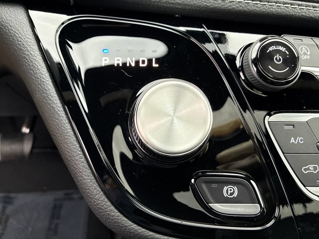 New 2026 Chrysler Pacifica Select AWD/4WD image 25