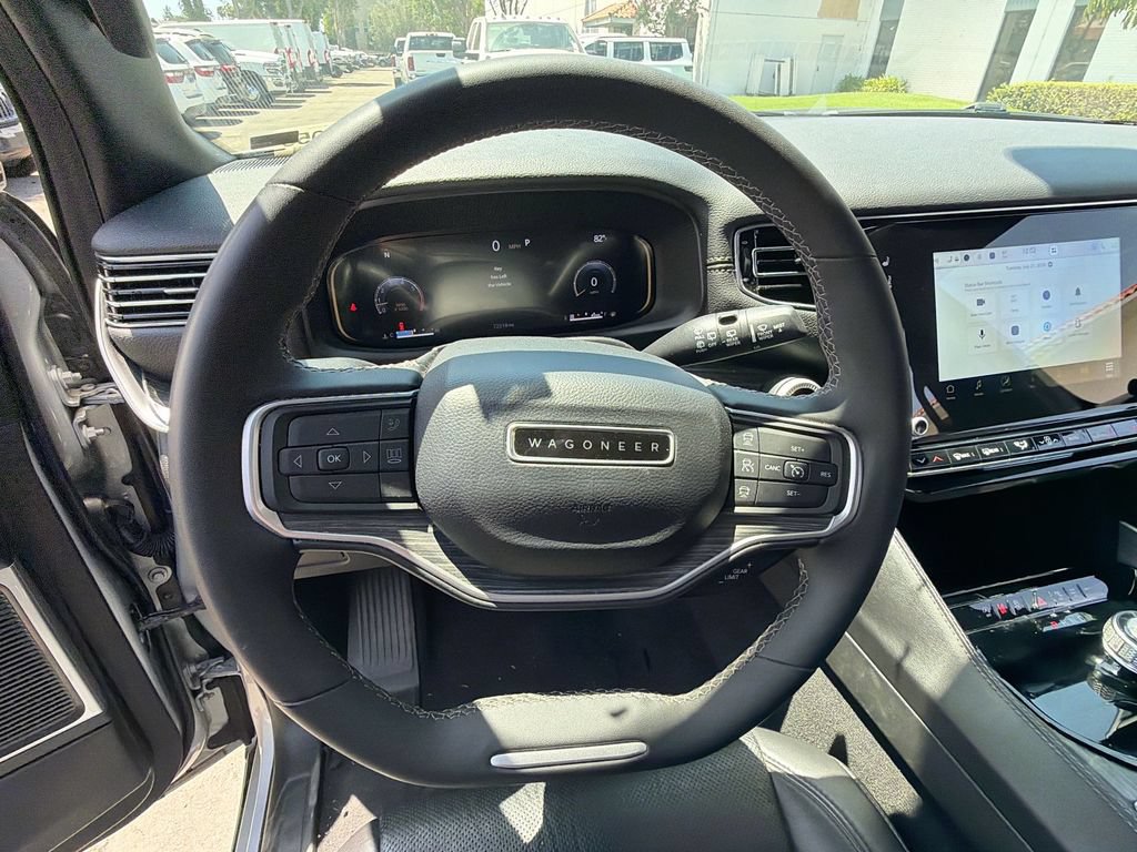 Certified 2024 Jeep Wagoneer Series II w/ Flexible Seating Group RWD image 11