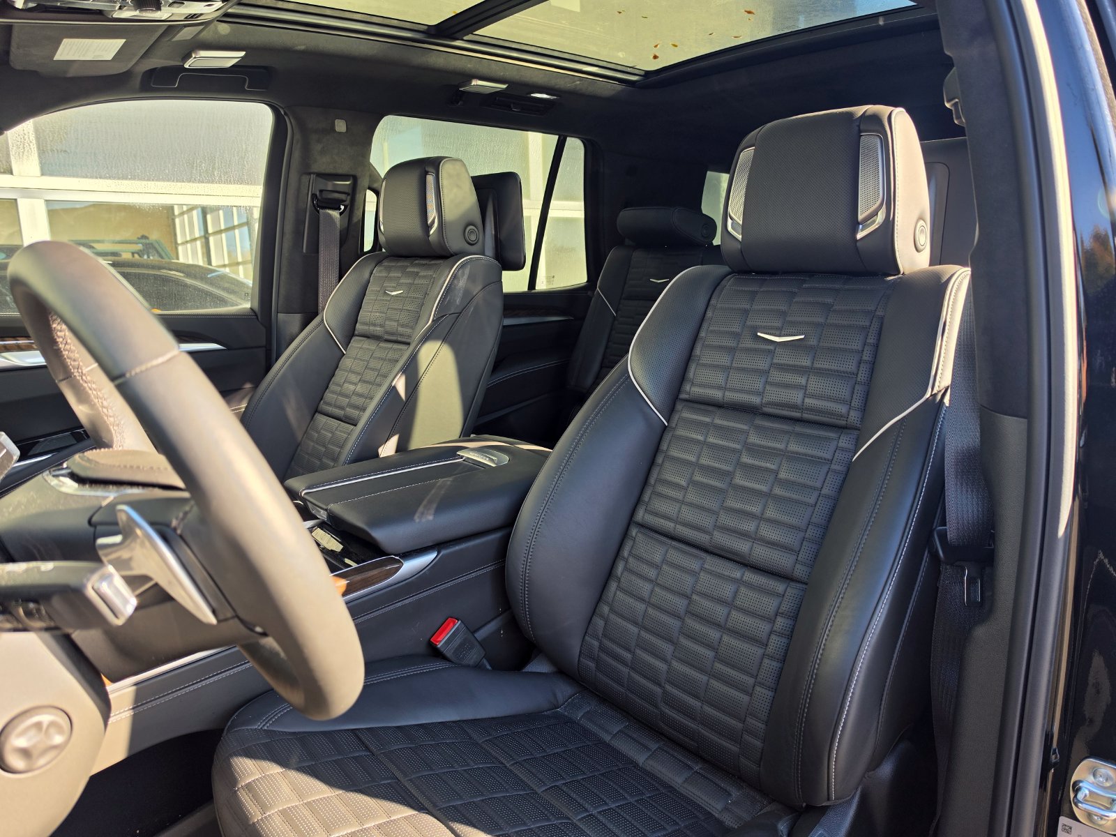 Used 2026 Cadillac Escalade Platinum Sport w/ LPO, ONYX Package AWD/4WD image 8