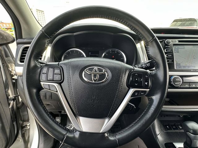 Used 2017 Toyota Highlander XLE AWD/4WD image 10