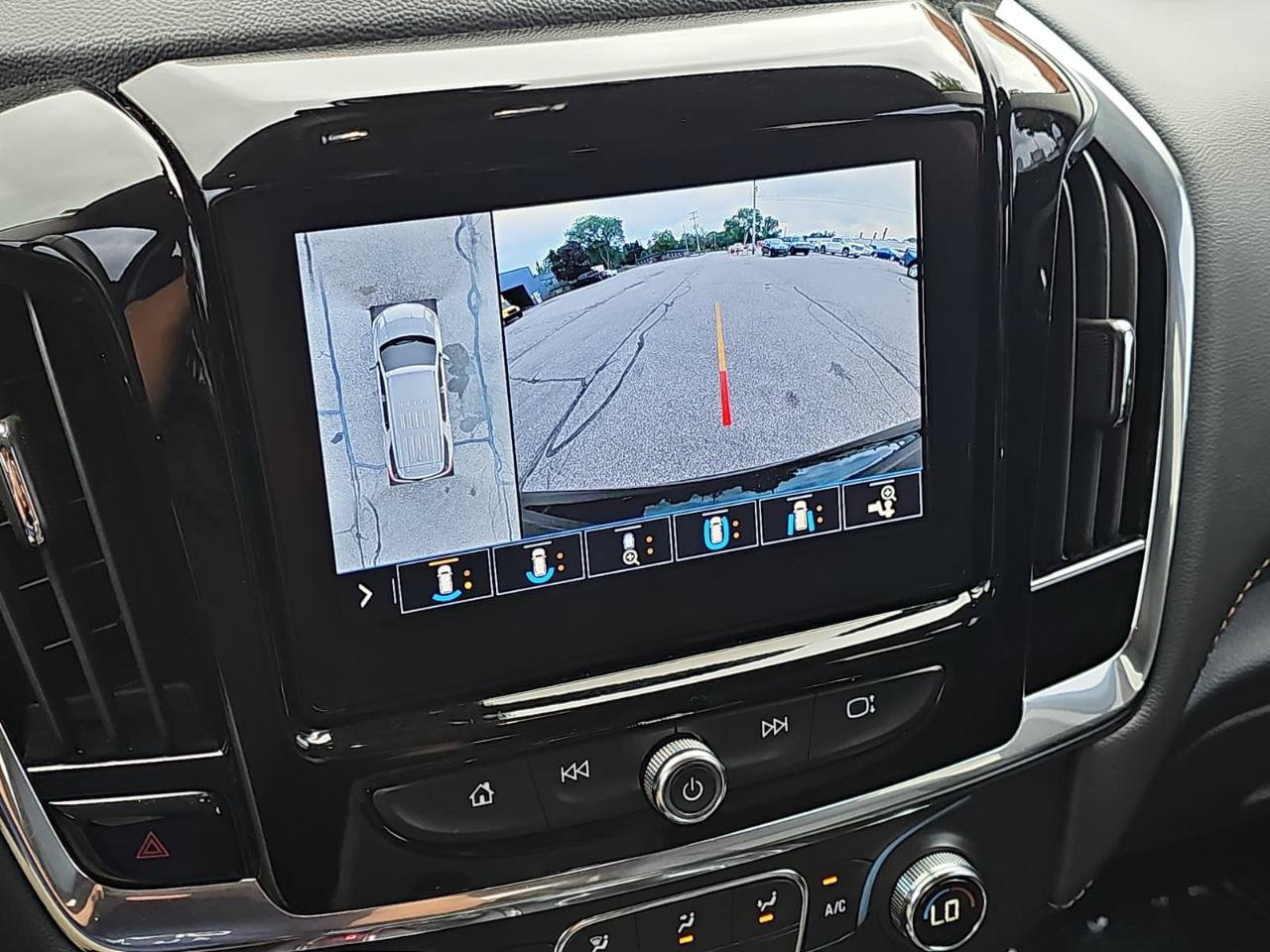 Used 2020 Chevrolet Traverse RS AWD/4WD image 33