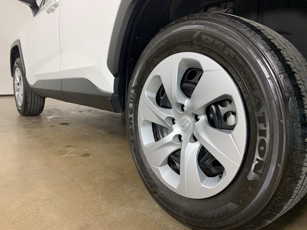 Used 2024 Toyota RAV4 LE AWD/4WD image 15