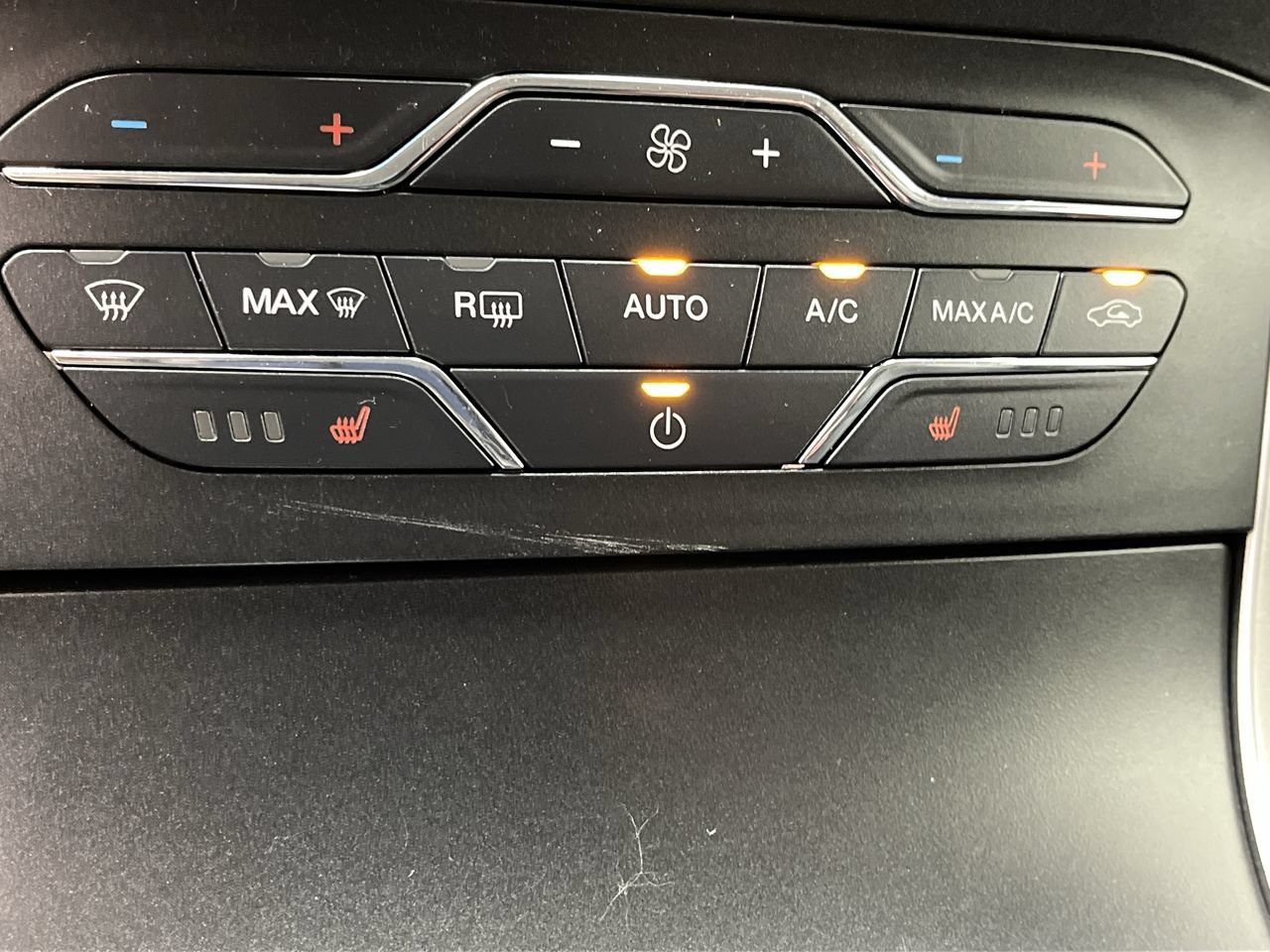 Used 2019 Ford Edge SEL w/ Cold Weather Package AWD/4WD image 23