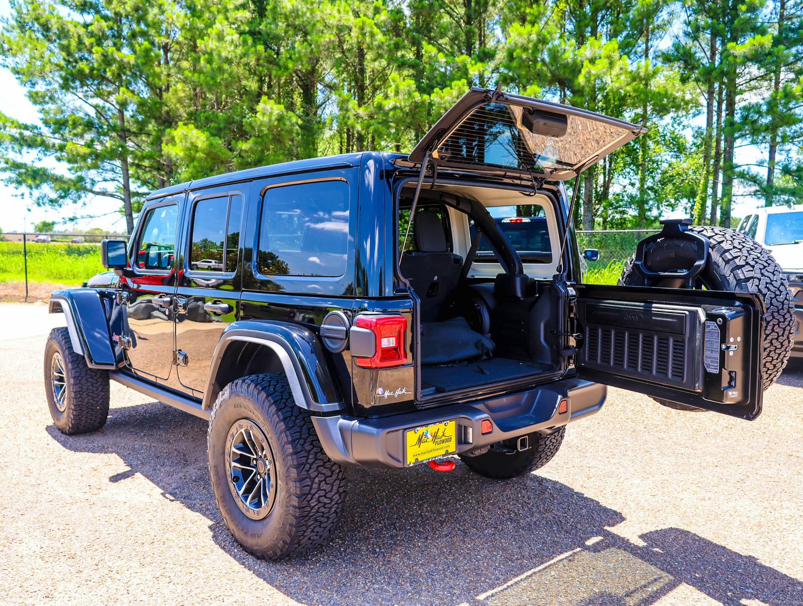 Used 2026 Jeep Wrangler Unlimited Rubicon w/ Xtreme 35 Tire Package AWD/4WD image 6