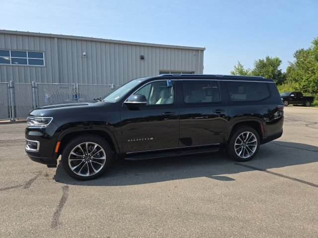 Used 2024 Jeep Wagoneer L Series II w/ Convenience Group I AWD/4WD image 2