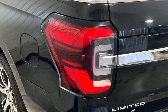 Used 2024 Ford Expedition Limited AWD/4WD image 23