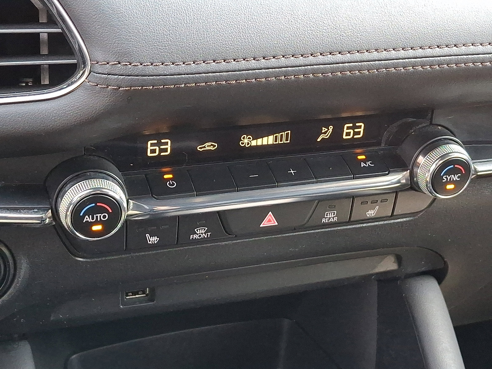 Used 2019 MAZDA MAZDA3 Hatchback w/ Preferred Package image 16