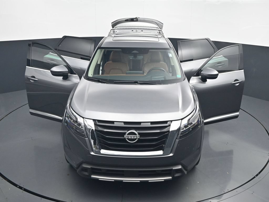 Used 2025 Nissan Pathfinder Platinum AWD/4WD image 48
