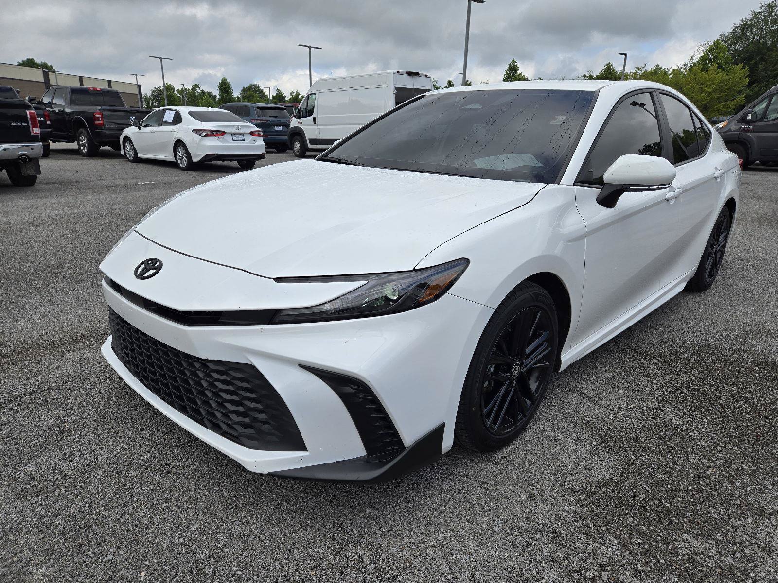 Used 2025 Toyota Camry SE w/ Convenience Package FWD image 3