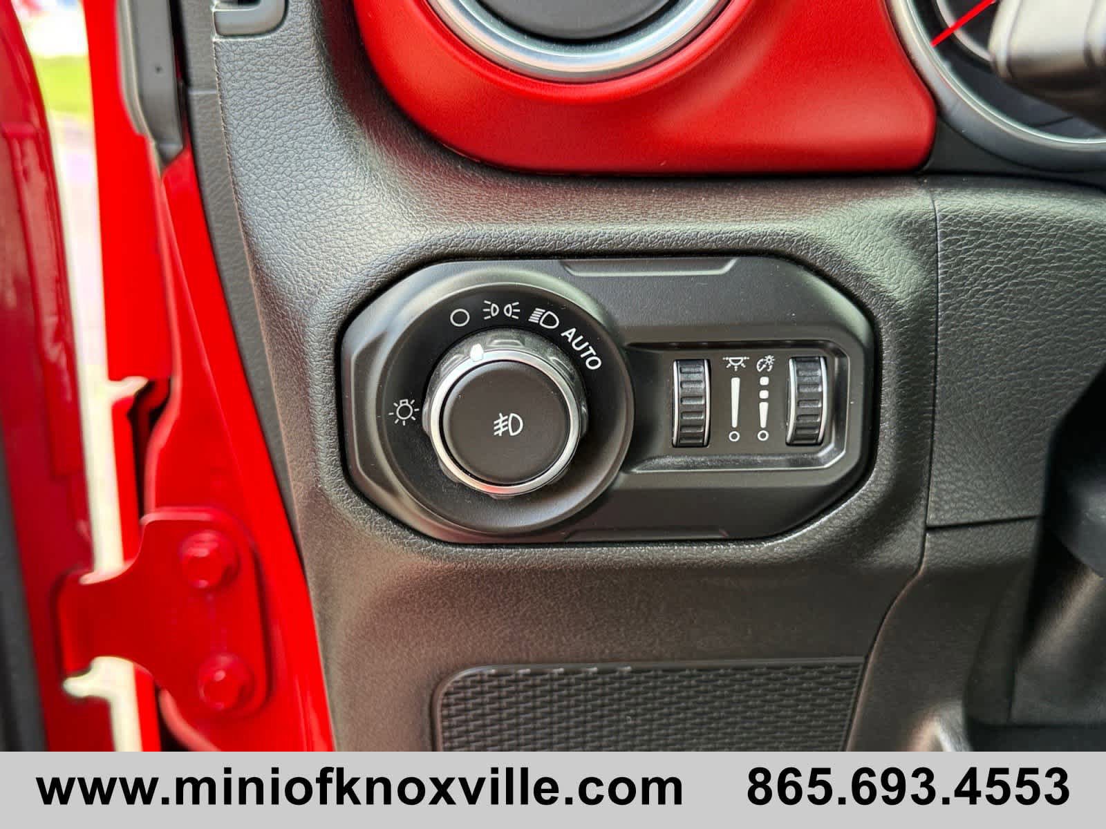 Used 2018 Jeep Wrangler Unlimited Rubicon w/ LED Lighting Group AWD/4WD image 29