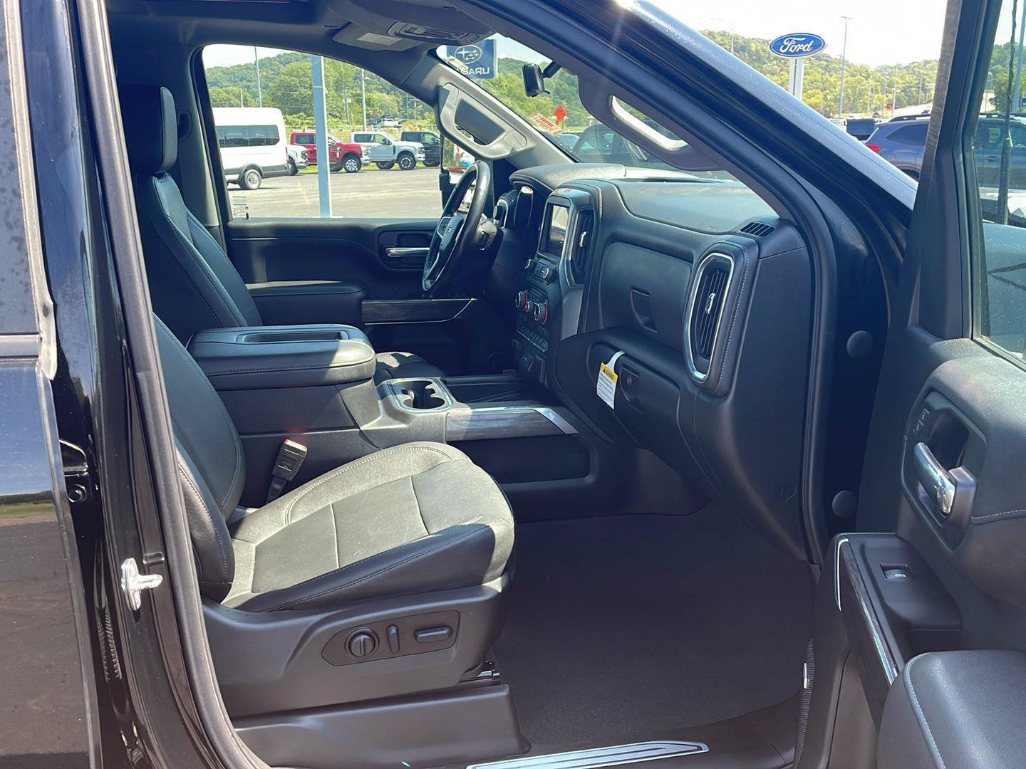 Used 2022 Chevrolet Silverado 3500 LTZ w/ LTZ Plus Package AWD/4WD image 28