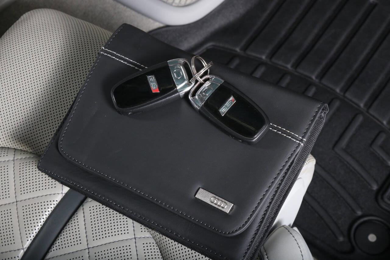 Used 2014 Audi S8 AWD/4WD image 69