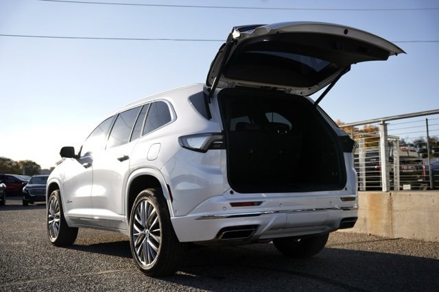 Used 2025 Buick Enclave Avenir w/ Super Cruise Package image 5