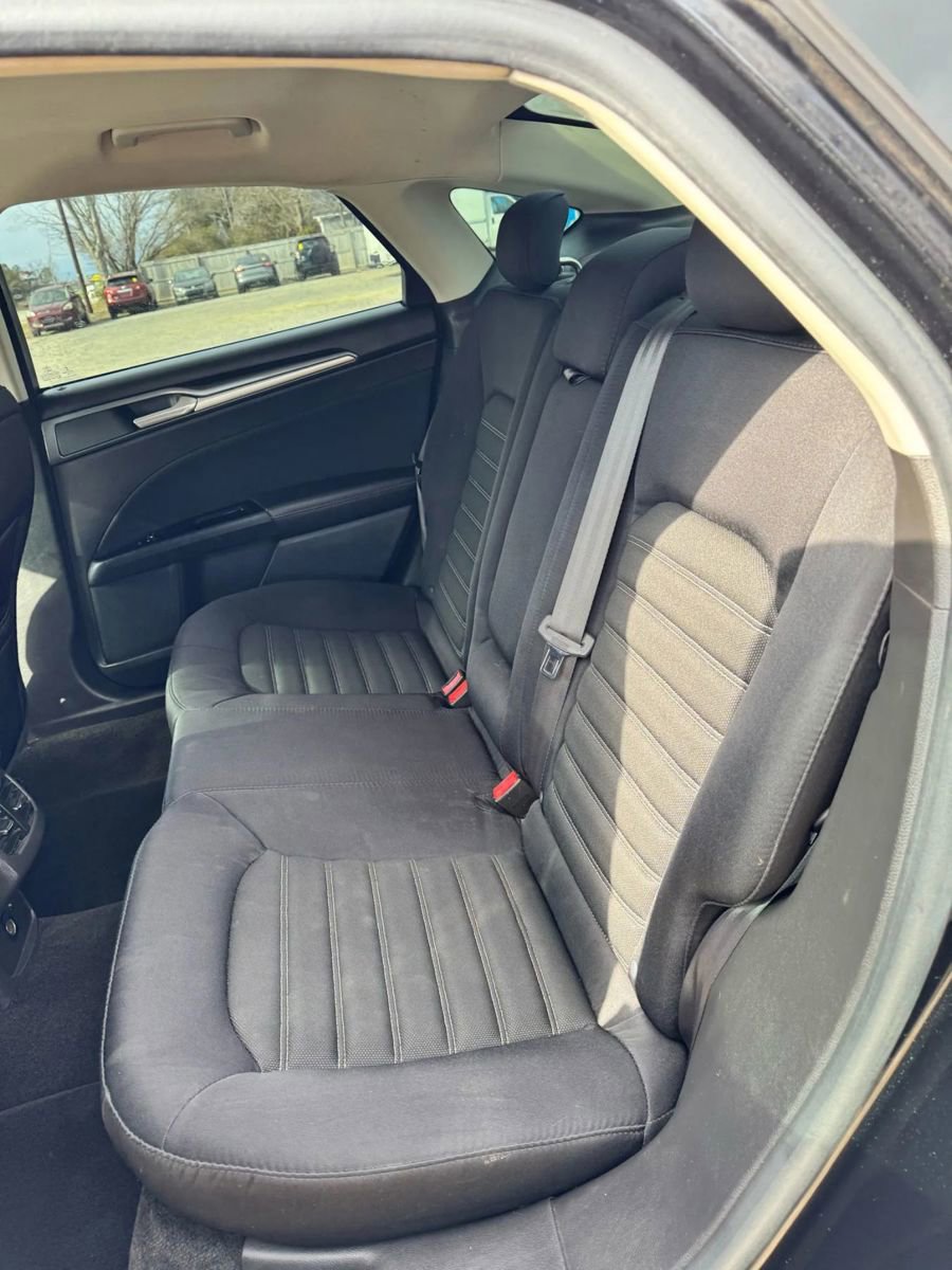 Used 2015 Ford Fusion SE FWD image 14