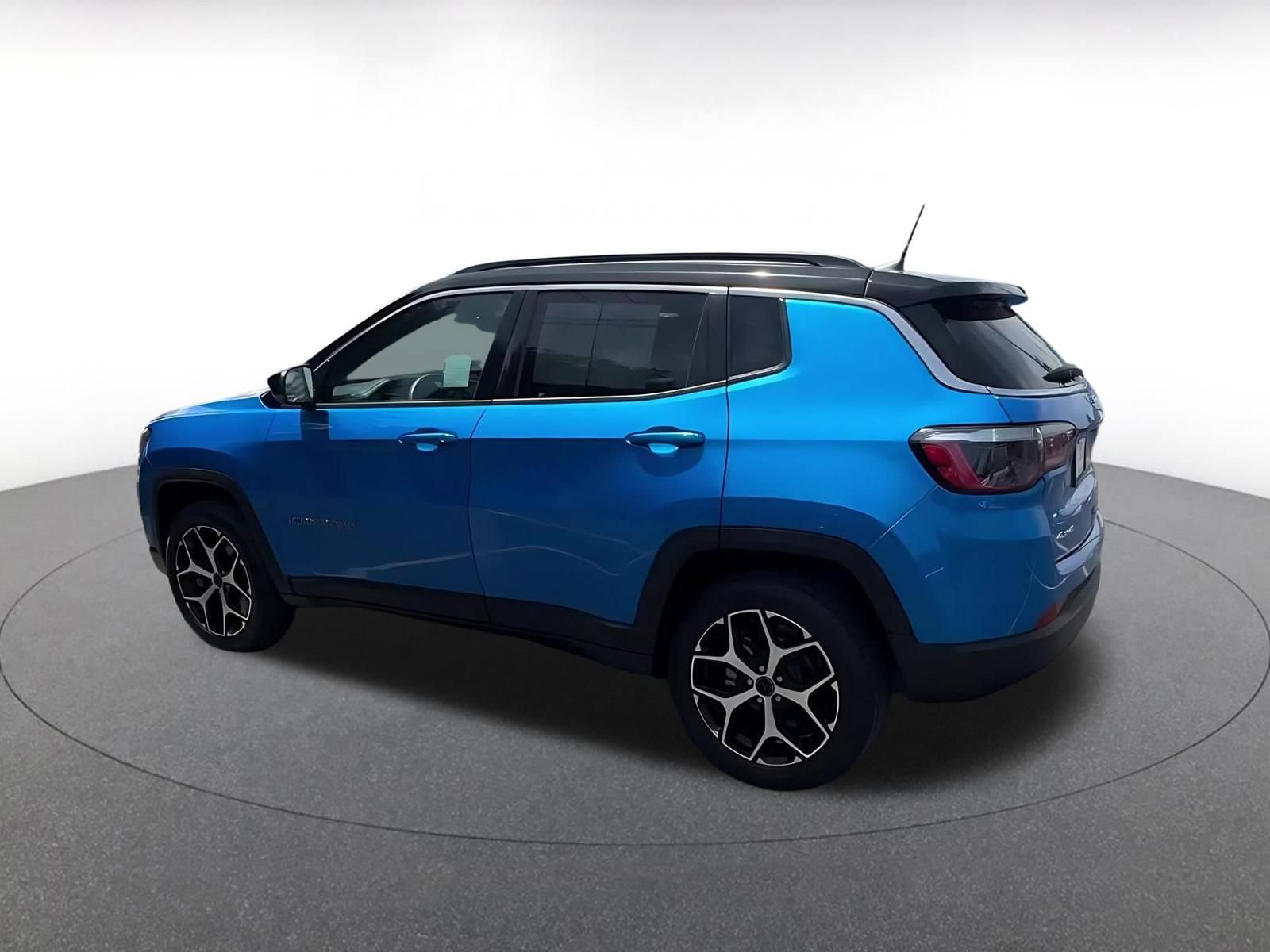 Used 2025 Jeep Compass Limited AWD/4WD image 10