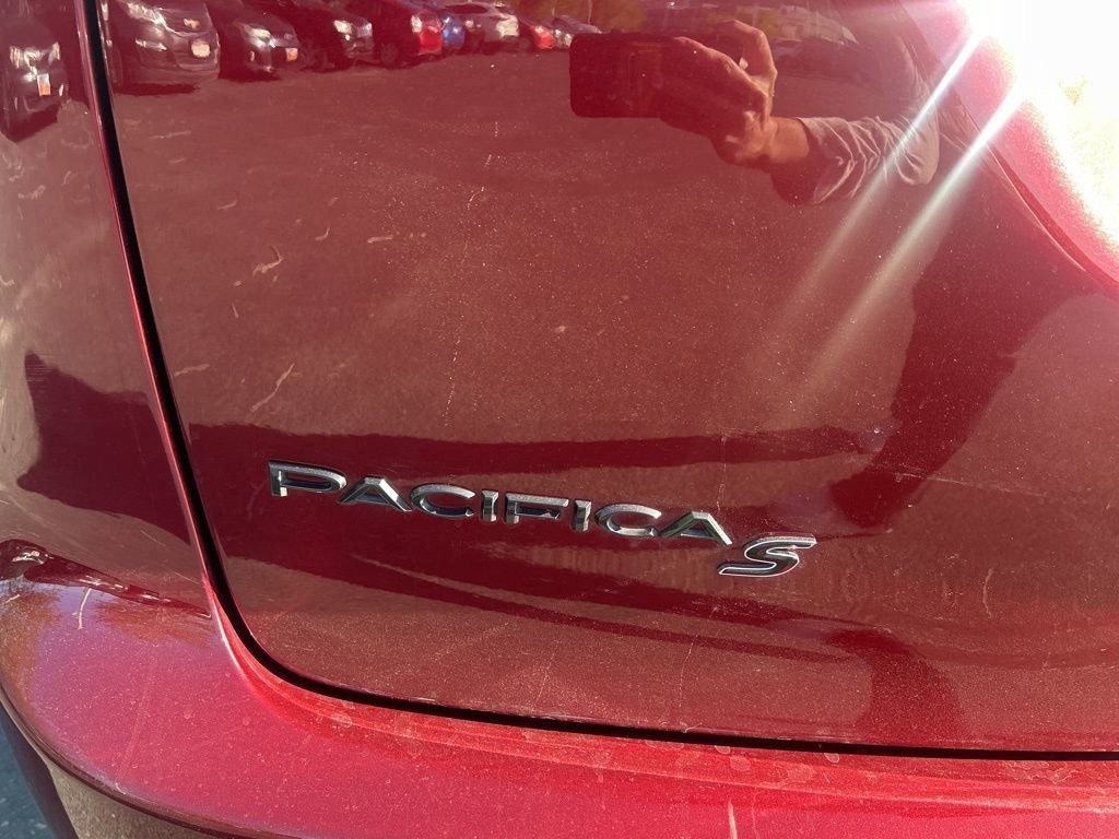 Used 2020 Chrysler Pacifica Limited w/ S Appearance Package image 15