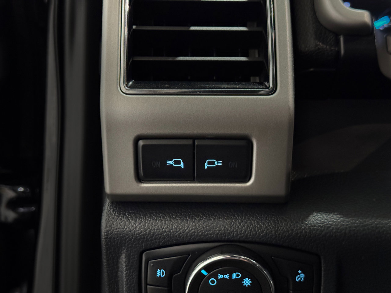 Used 2022 Ford F250 Lariat w/ Chrome Package image 28