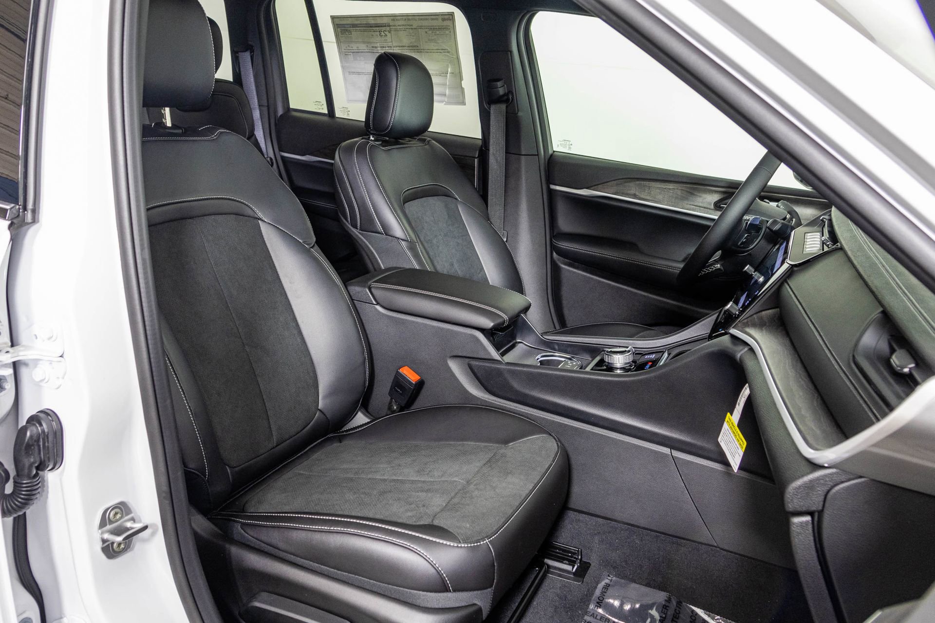 New 2026 Jeep Grand Cherokee Altitude image 43