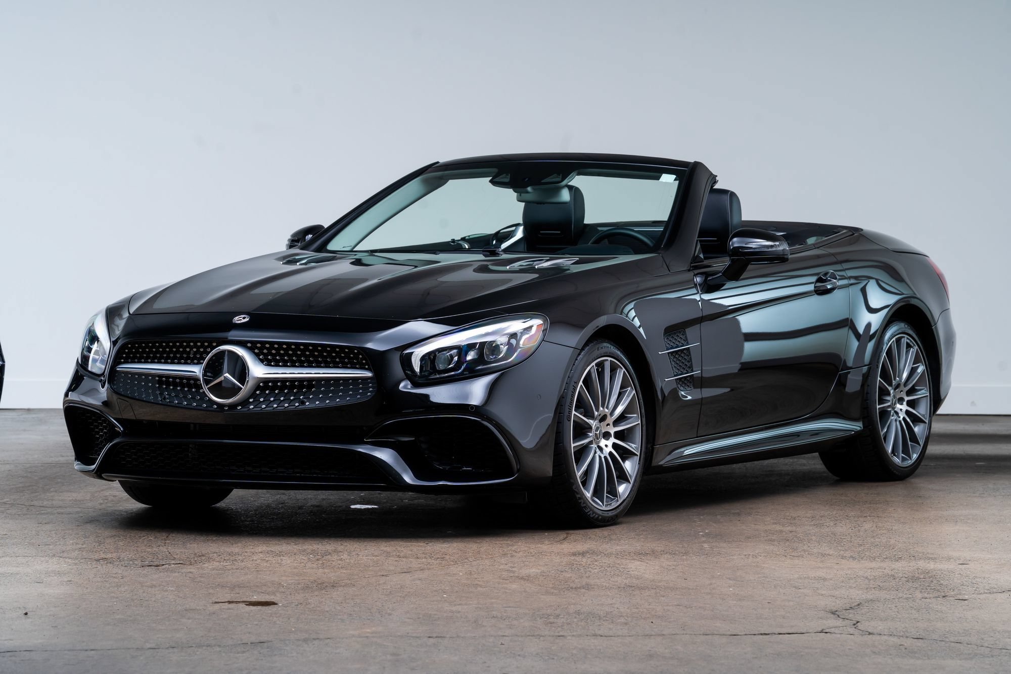 Used 2019 Mercedes-Benz SL 550 image 3