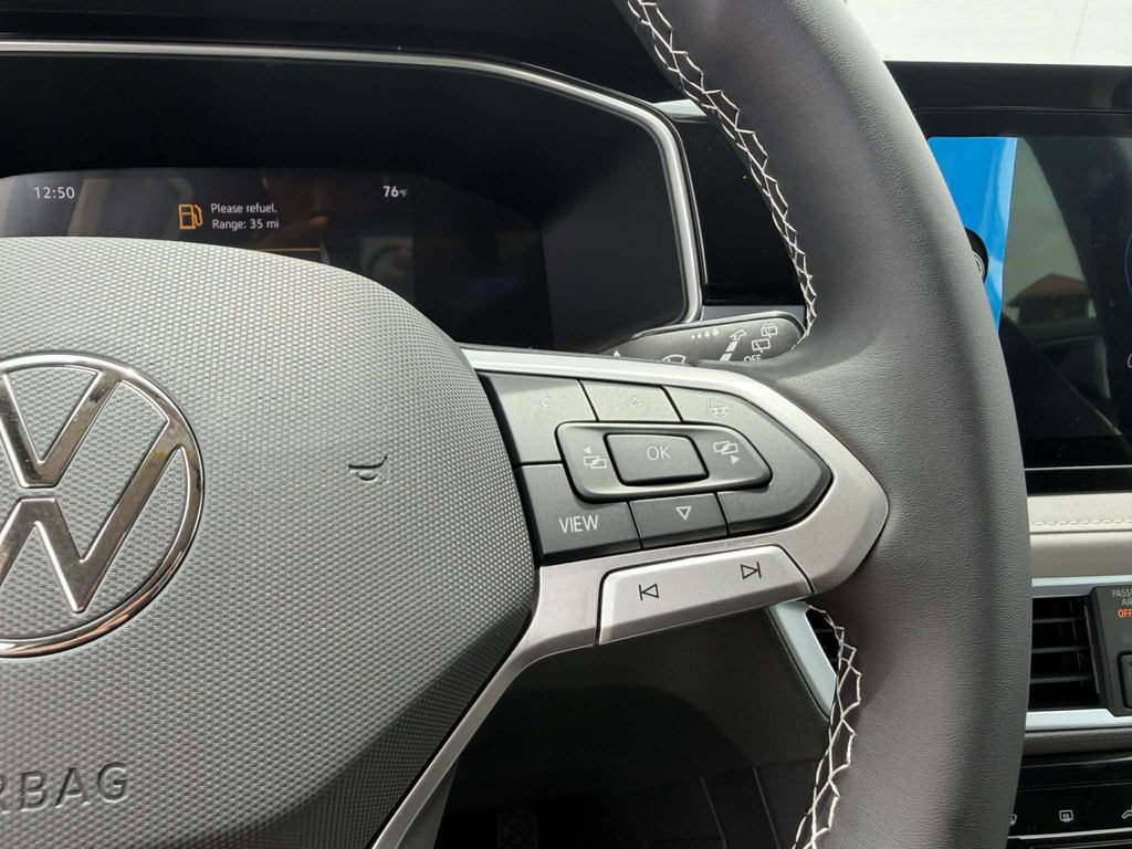 New 2026 Volkswagen Taos SE FWD image 19