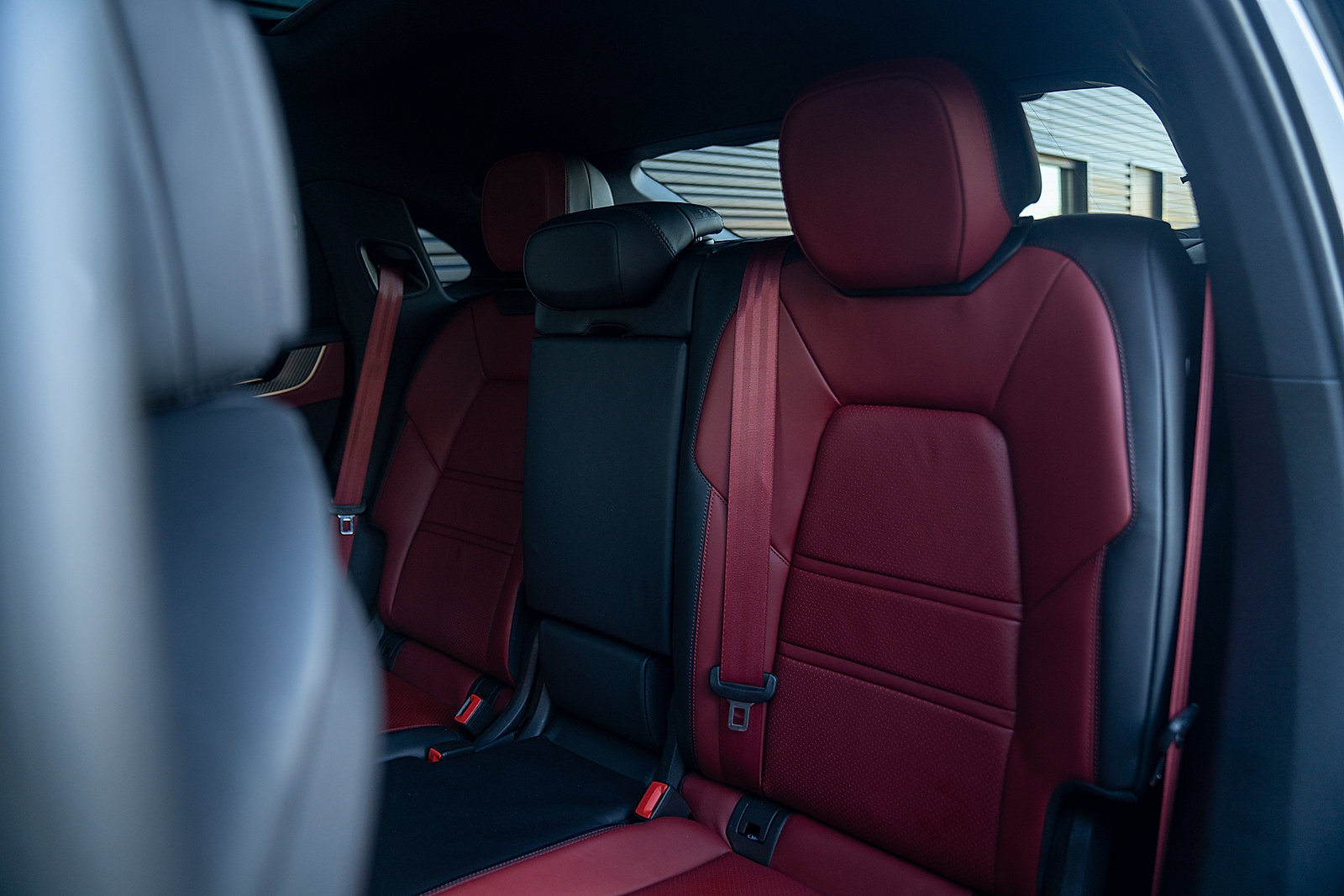 Certified 2025 Porsche Cayenne Coupe AWD/4WD image 21