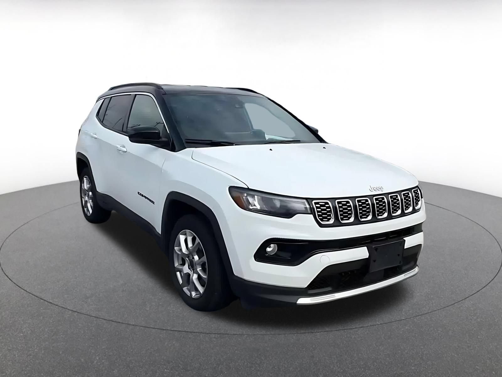 Used 2025 Jeep Compass Limited AWD/4WD image 3