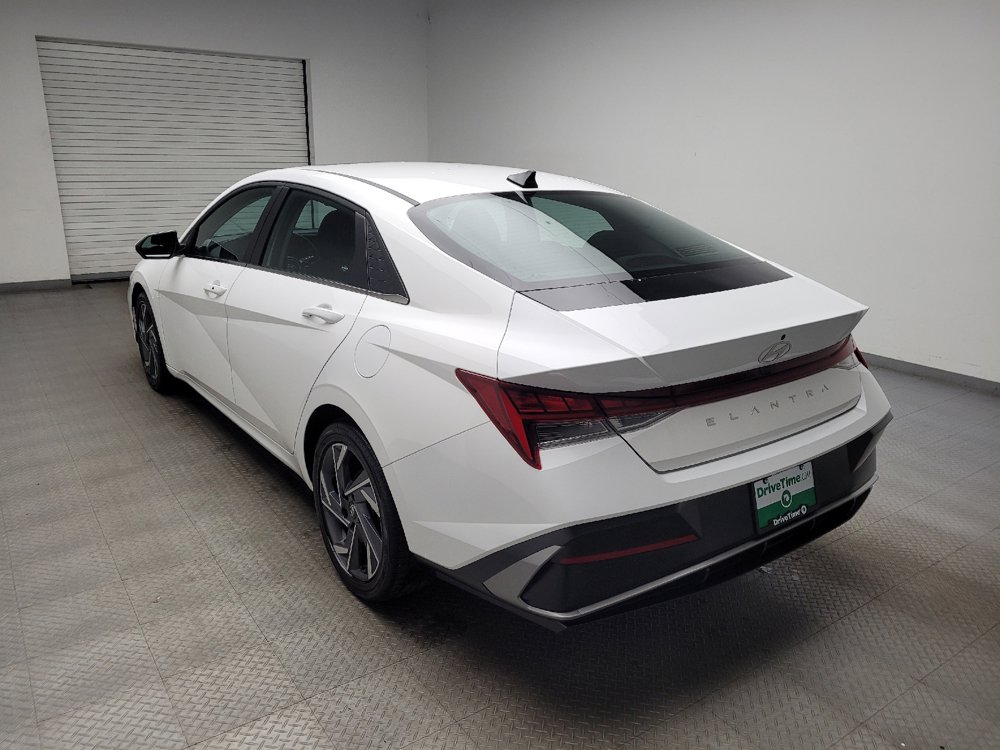 Used 2025 Hyundai Elantra SEL FWD image 5