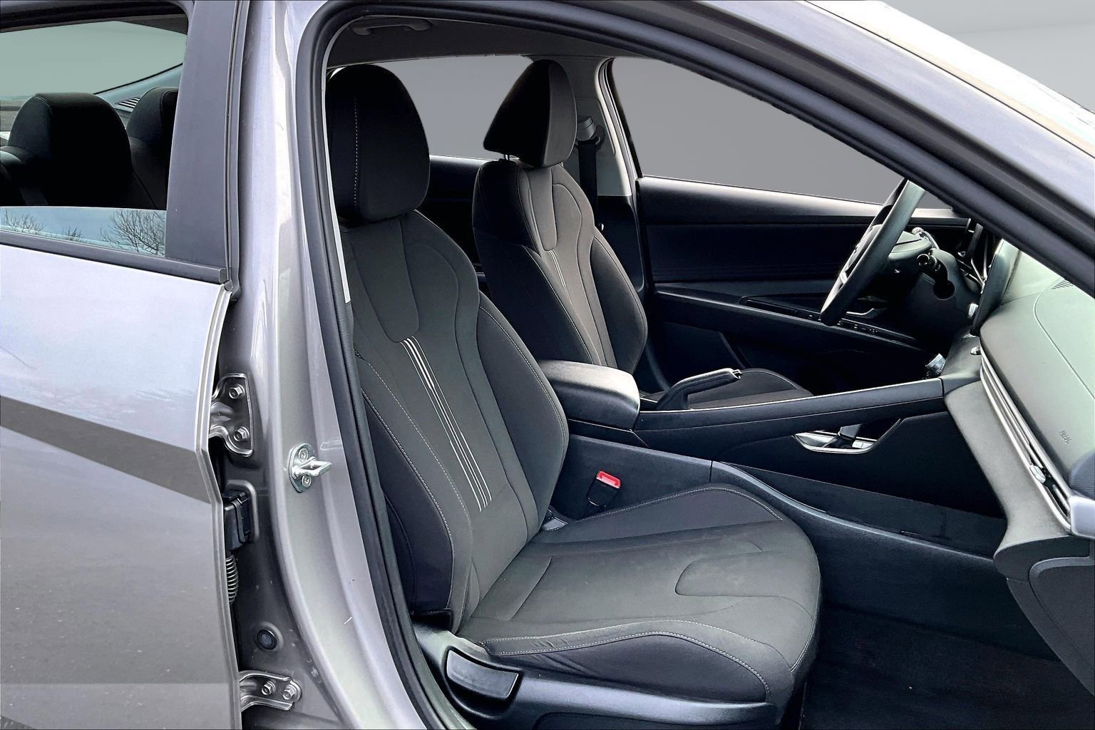 Used 2022 Hyundai Elantra SEL w/ Winter Weather Package image 26