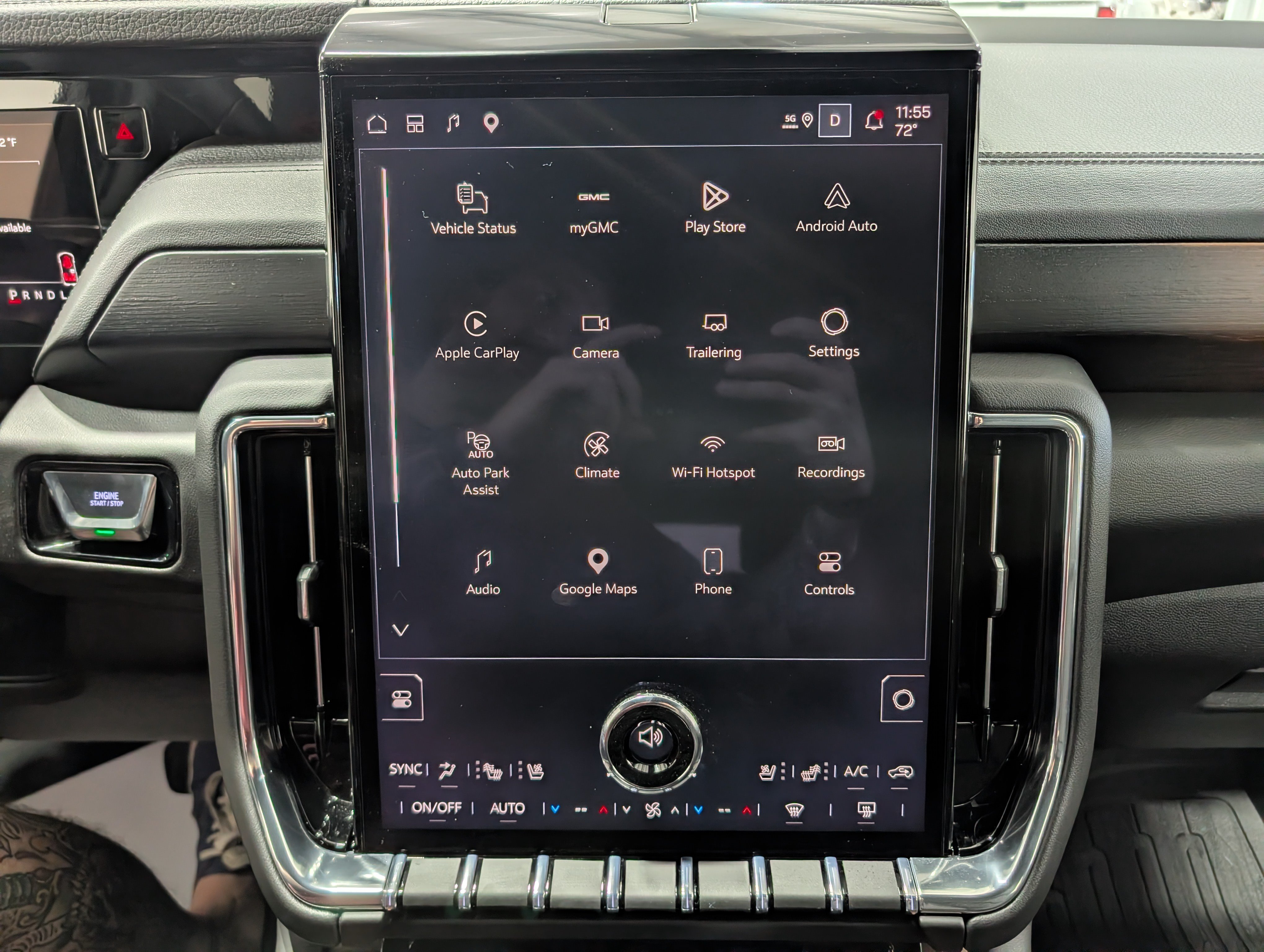 Used 2026 GMC Yukon Denali w/ Advanced Technology Package AWD/4WD image 26