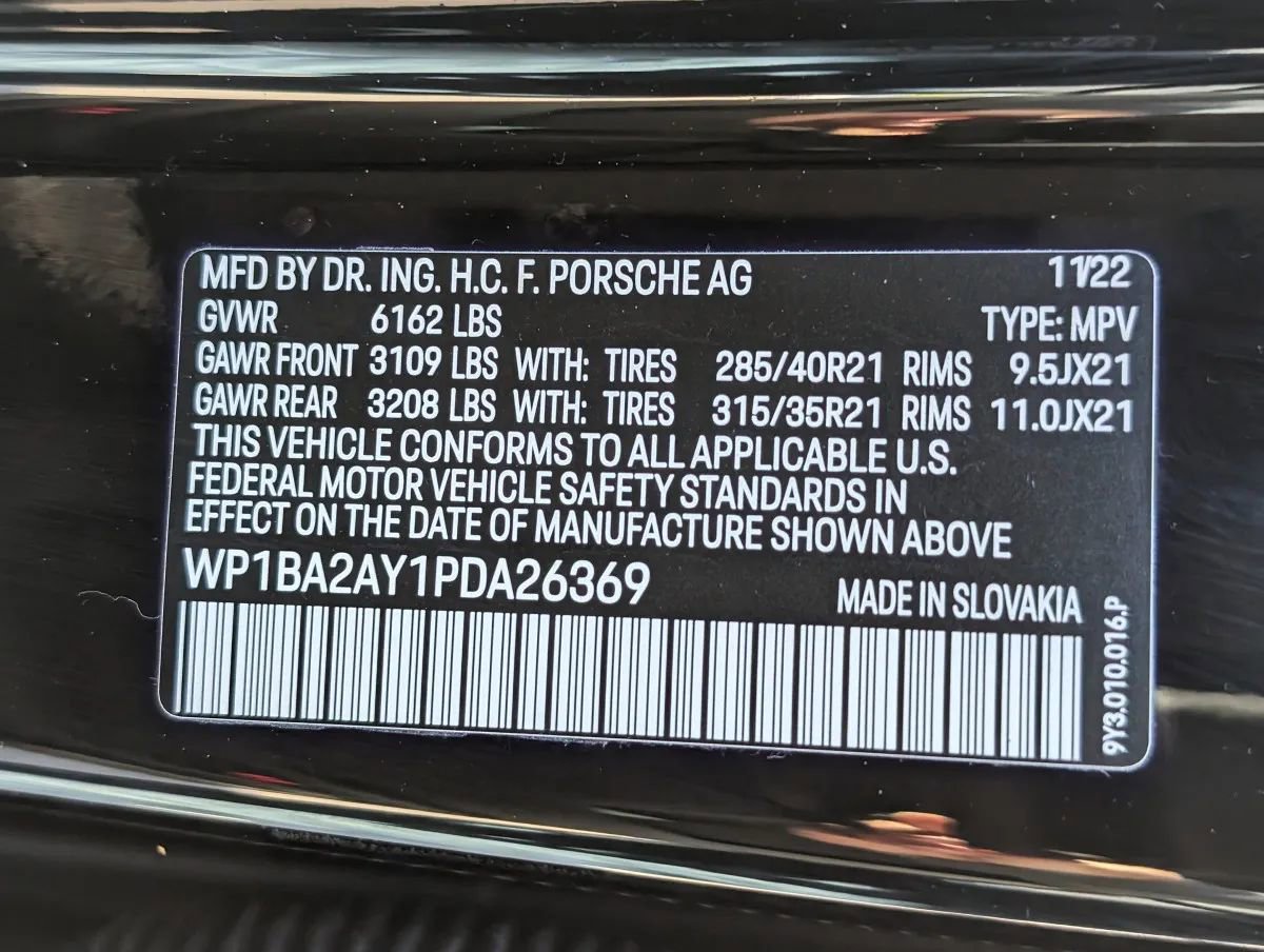 Used 2023 Porsche Cayenne Coupe image 4