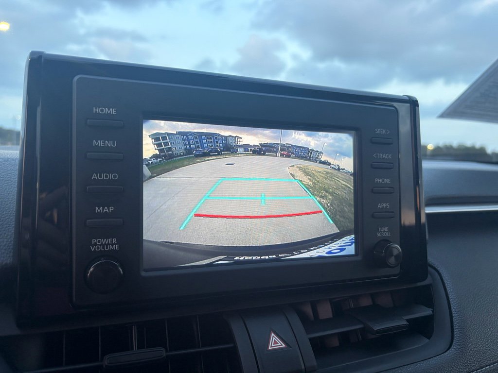 Used 2019 Toyota RAV4 LE image 17