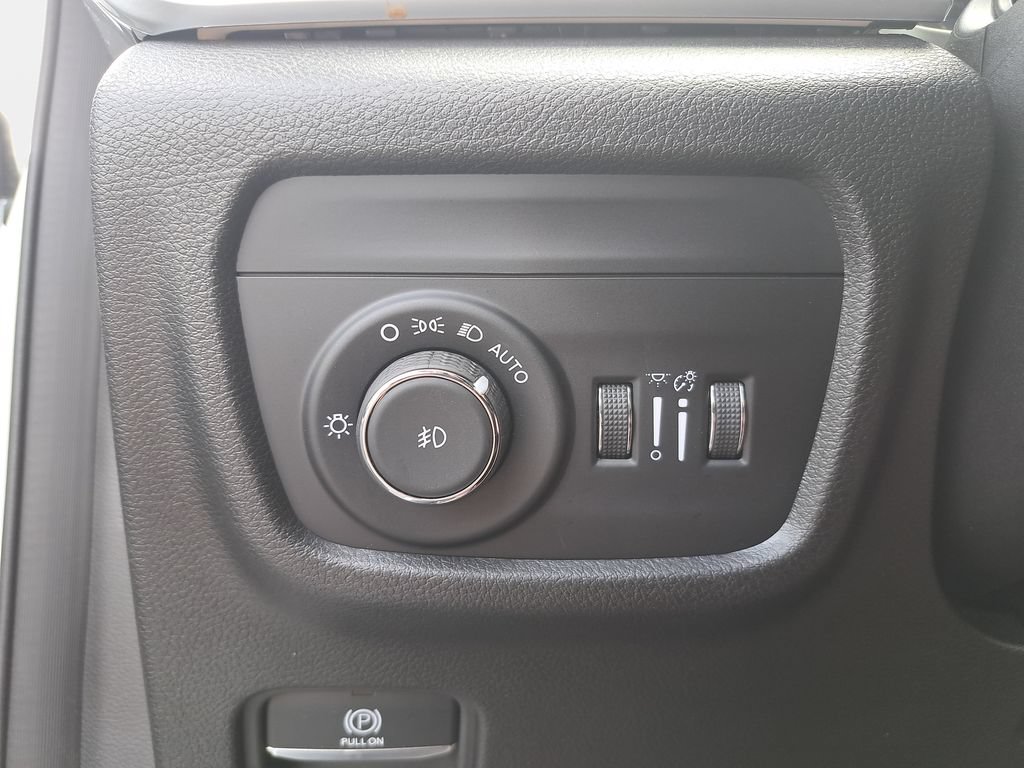 Certified 2023 Jeep Grand Cherokee L Limited AWD/4WD image 27