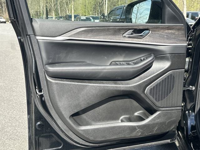 New 2026 Jeep Grand Cherokee Laredo image 11