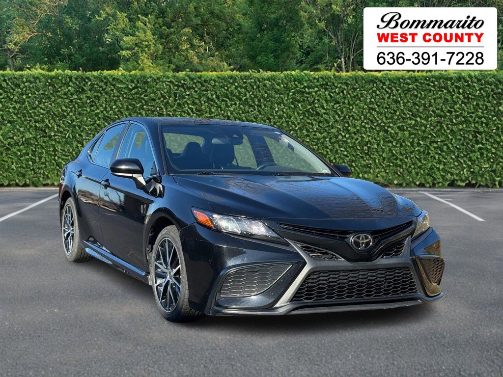 Used 2021 Toyota Camry SE image 1