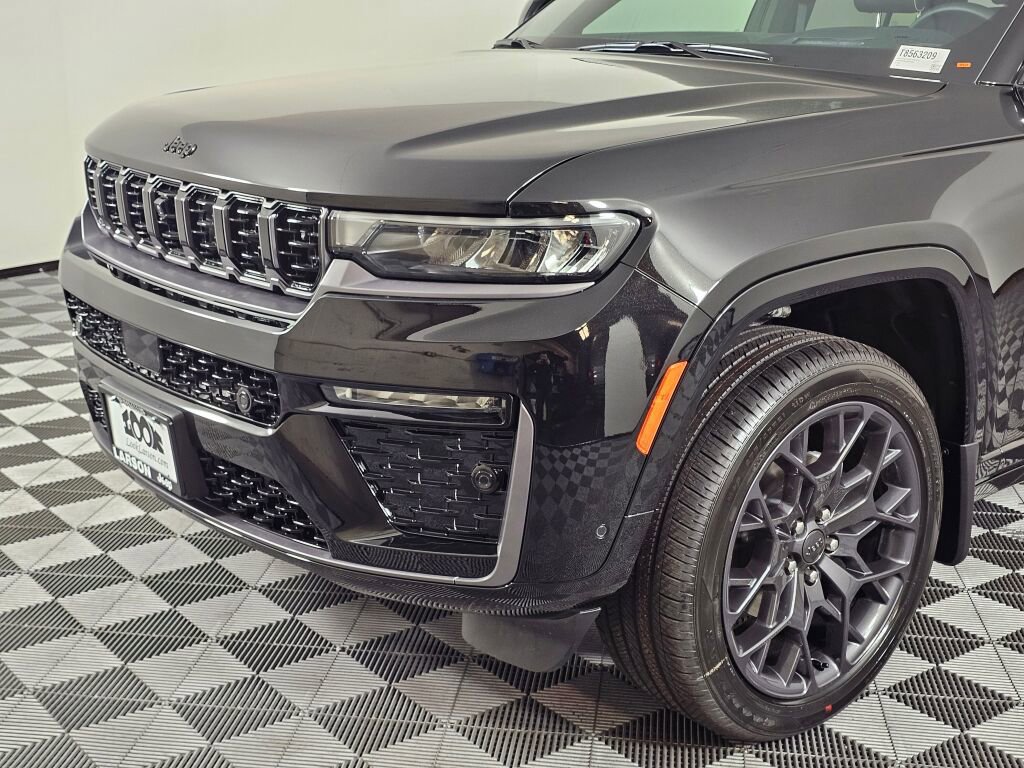 New 2026 Jeep Grand Cherokee Summit w/ Obsidian Package AWD/4WD image 11