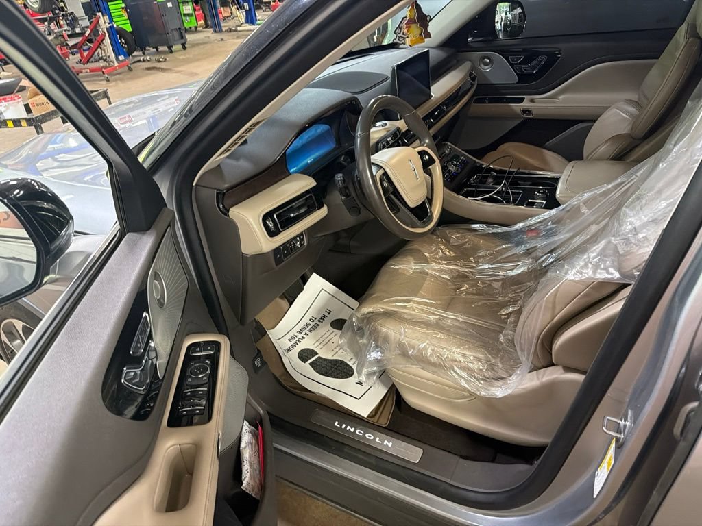 Used 2020 Lincoln Aviator Reserve w/ Equipment Group 201A RWD image 23