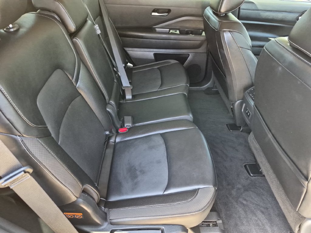 Certified 2026 Nissan Pathfinder SL FWD image 36