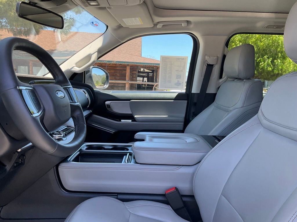 Used 2025 Ford Expedition Max Active AWD/4WD image 43