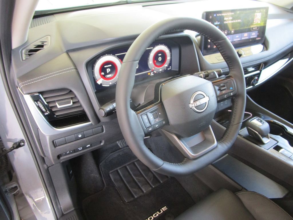 Used 2025 Nissan Rogue SL AWD/4WD image 25